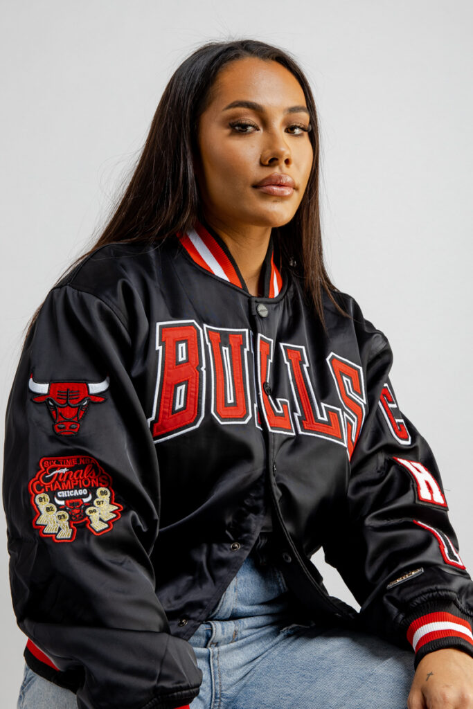 THE CHICAGO BULLS JACKETS ARE A MUSTHAVE BECAUSE THEY ARE USEFUL,  FASHIONABLE, AND ADAPTABLE!